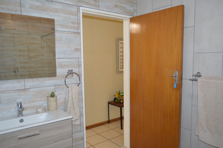6 Bedroom Property for Sale in Flamwood North West